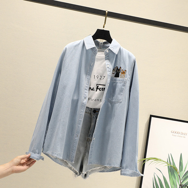 Naiste värvilise tikandi ja taskuga teksasärk