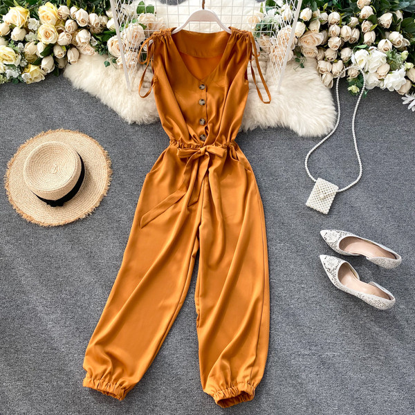 Μοντέρνα γυναικεία ολόσωμη φόρμα με λαιμόκοψη, κουμπιά και κορδόνια