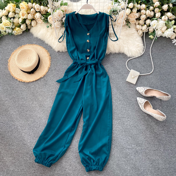 Μοντέρνα γυναικεία ολόσωμη φόρμα με λαιμόκοψη, κουμπιά και κορδόνια