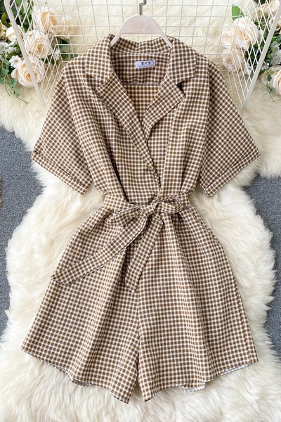 Ruuduline naiste kombinesoon spitsikaela ja vööga