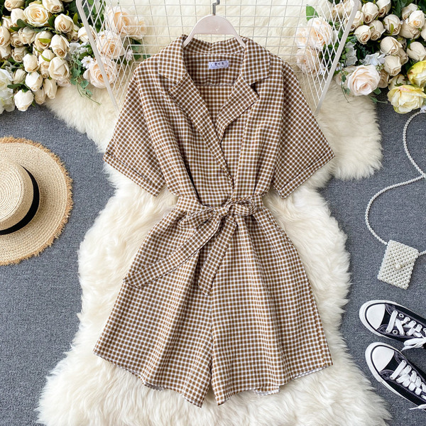 Ruuduline naiste kombinesoon spitsikaela ja vööga