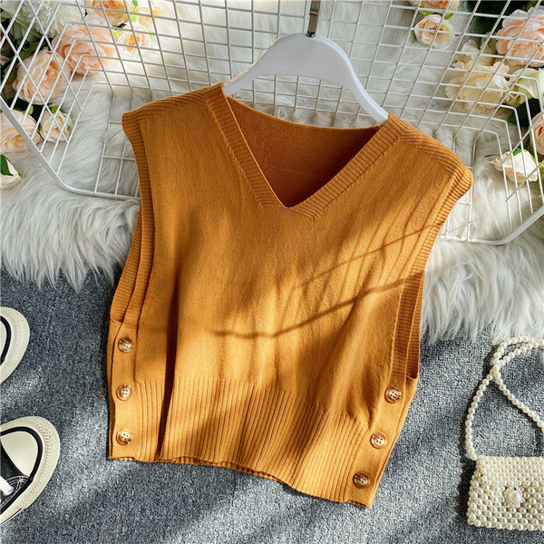 Καθημερινή γυναικεία αμάνικη μπλούζα με λαιμόκοψη και κουμπιά