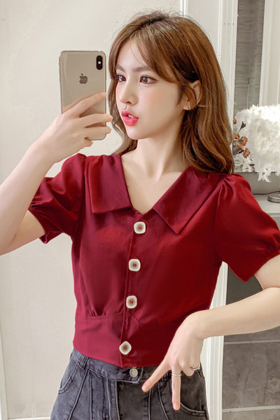 Lühikeste varrukate ja spitsikaelusega naiste särk