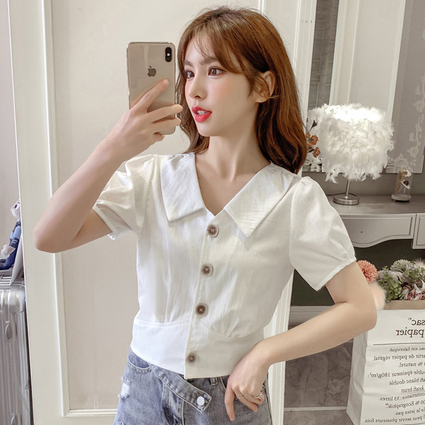 Lühikeste varrukate ja spitsikaelusega naiste särk