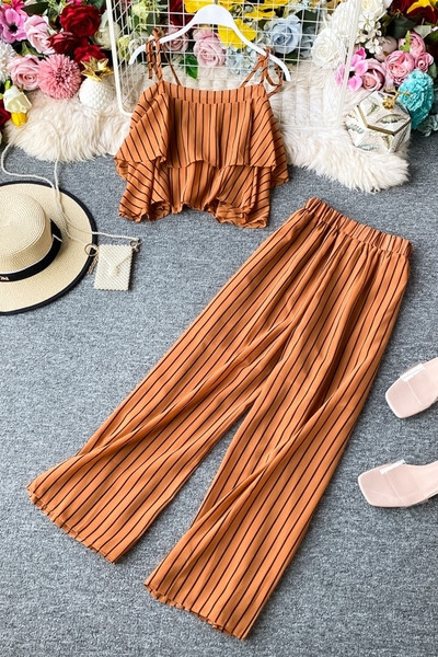 Moderns sieviešu kombinezons un garās bikses