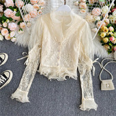 Kaasaegne naiste särk klassikalise krae ja pitsiga