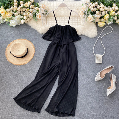 Πτυχωμένες γυναικείες ολόσωμες φόρμες με λεπτούς ιμάντες