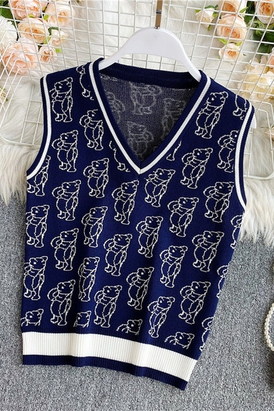 Női lezser felső normál hosszúsággal és spitz nyakkivágással