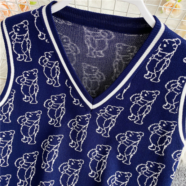 Női lezser felső normál hosszúsággal és spitz nyakkivágással