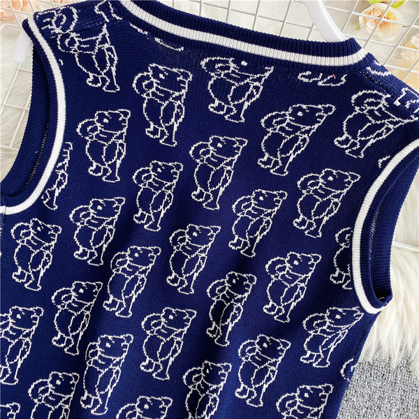 Női lezser felső normál hosszúsággal és spitz nyakkivágással