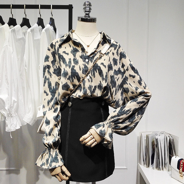 Modern női ing hosszú ujjal, leopárd mintával