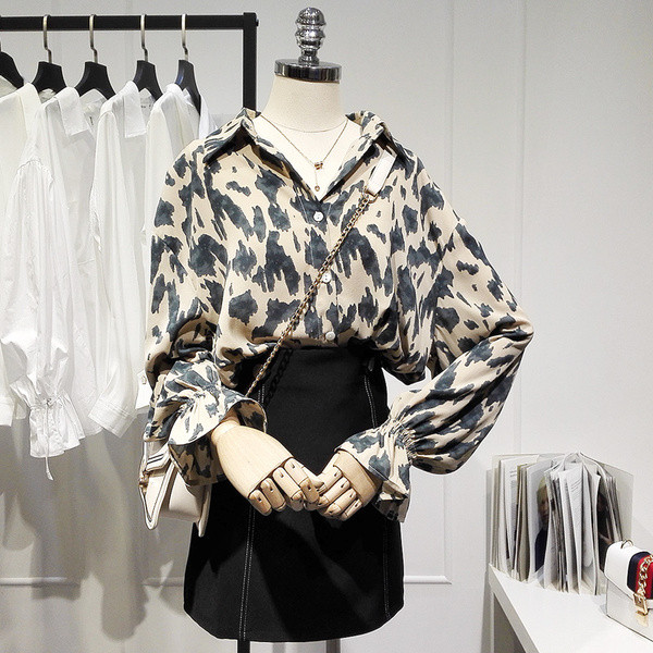 Modern női ing hosszú ujjal, leopárd mintával