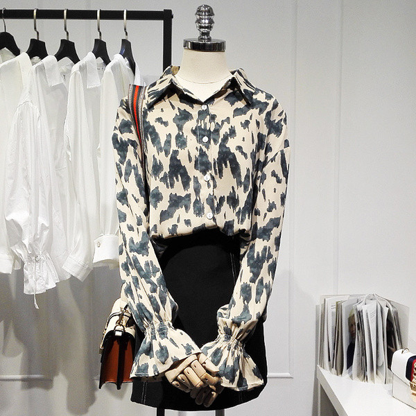 Modern női ing hosszú ujjal, leopárd mintával