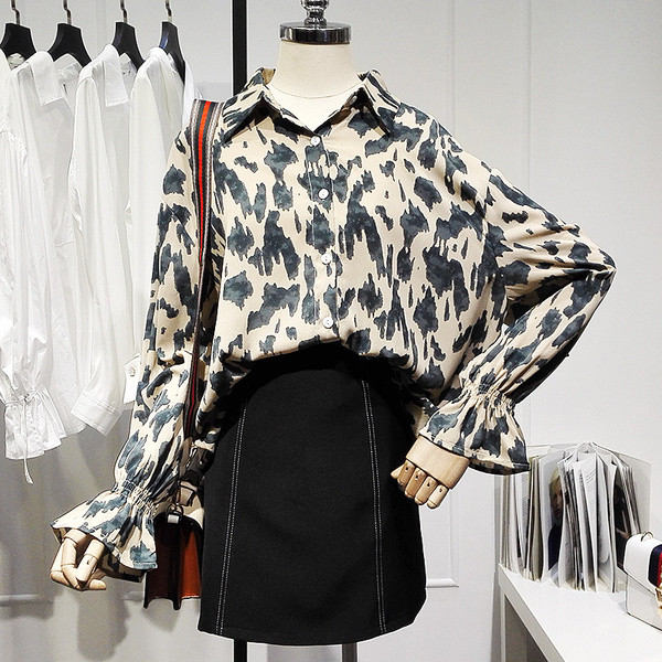 Modern női ing hosszú ujjal, leopárd mintával