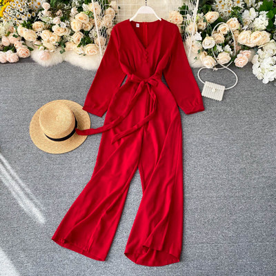 Női overál hosszú ujjal és övvel