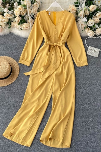 Női overál hosszú ujjal és övvel