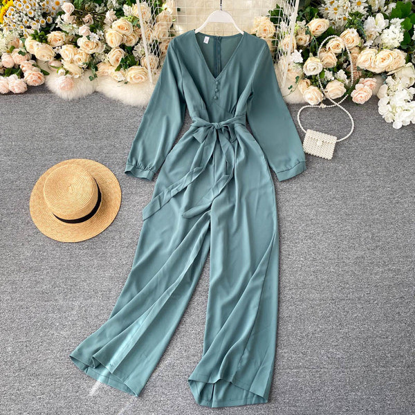 Női overál hosszú ujjal és övvel