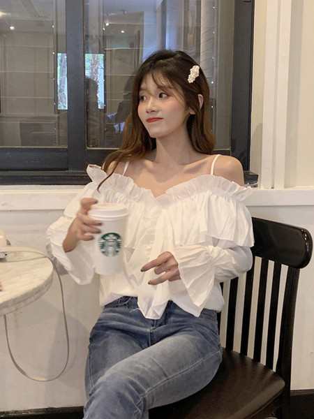 Valge avatud õlgadega naiste särk