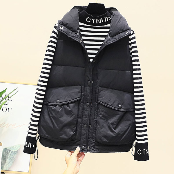 Valge ja musta värvi nööpide ja lukuga naiste vest