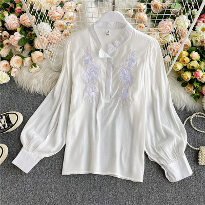 Γυναικείο μοντέρνο πουκάμισο με φαρδιά μανίκια και κεντήματα