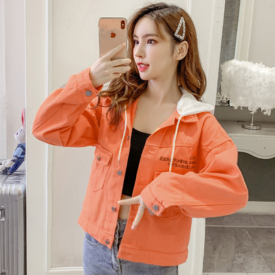 Női alkalmi kabát kapucnival és hímzéssel