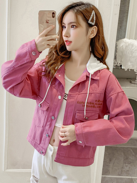 Női alkalmi kabát kapucnival és hímzéssel