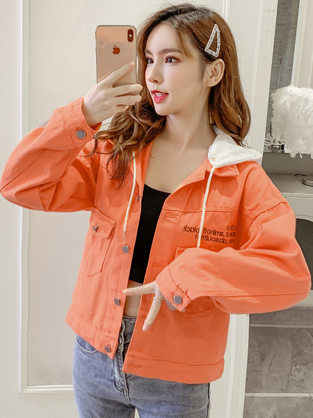 Női alkalmi kabát kapucnival és hímzéssel