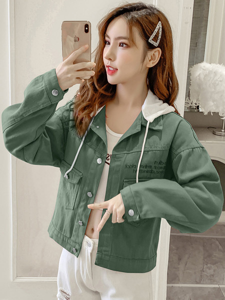 Női alkalmi kabát kapucnival és hímzéssel