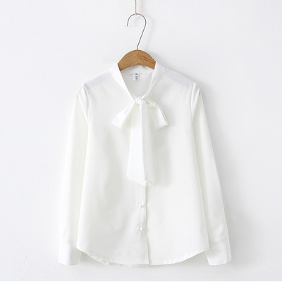 Stiilne naiste särk, mille krael on pael