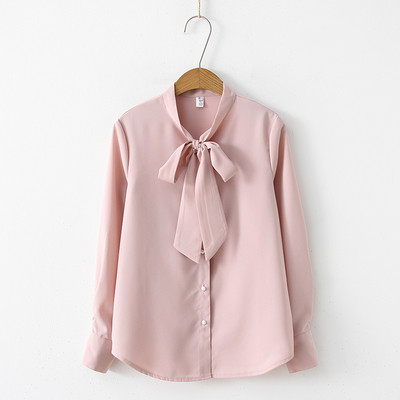 Stiilne naiste särk, mille krael on pael