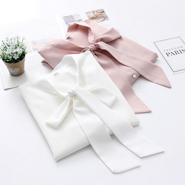 Stiilne naiste särk, mille krael on pael