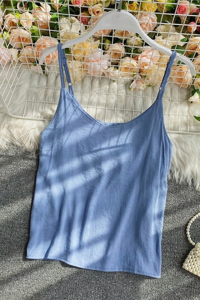 Naiste vabaaja õhukeste rihmadega tavaline mudel