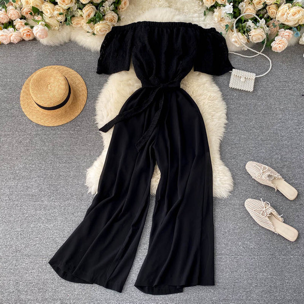 Allakäinud varrukatega ja pitsiga naiste kombinesoon