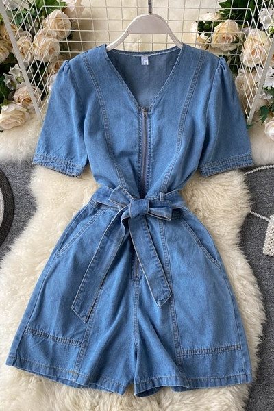 Naiste teksakombinesoon luku ja vööga