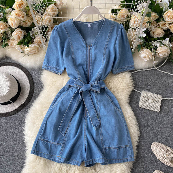 Naiste teksakombinesoon luku ja vööga