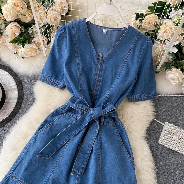 Naiste teksakombinesoon luku ja vööga