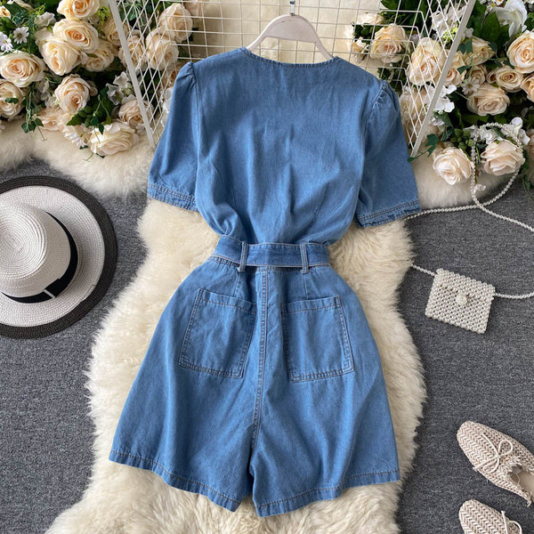 Naiste teksakombinesoon luku ja vööga