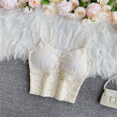 Ενημερωμένο γυναικείο μπουστάκι με κλασικό κολάρο και δαντέλα