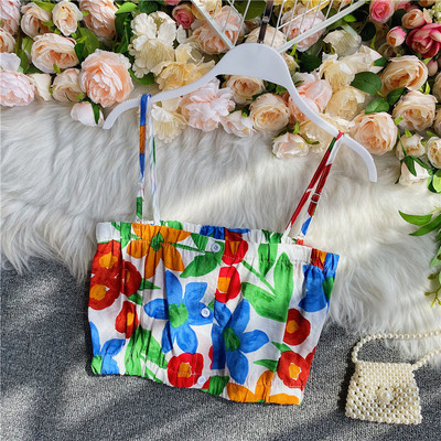 Modern női mellszobor virágmintával