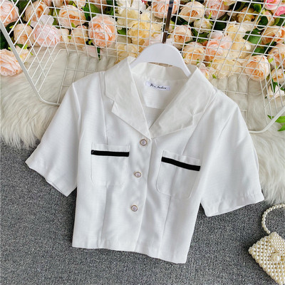 Női aktuális rövid ing klasszikus gallérral és zsebekkel