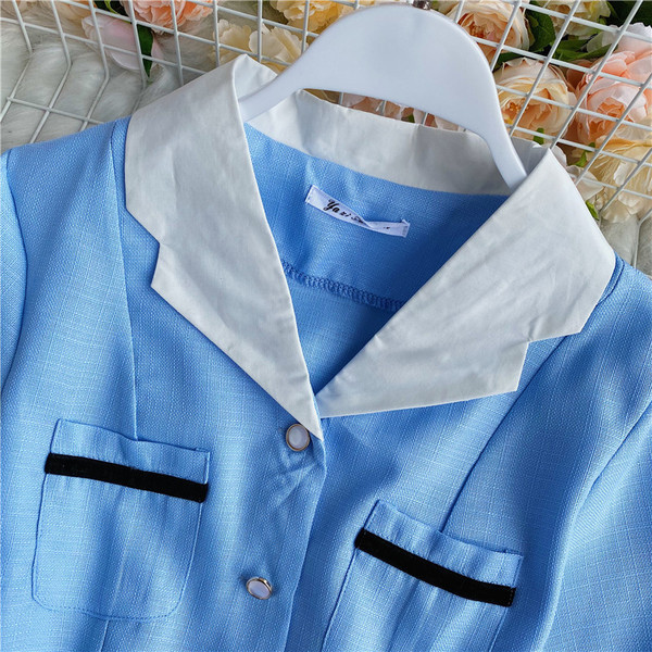 Női aktuális rövid ing klasszikus gallérral és zsebekkel