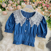 Praegune naiste lühike särk pitsi ja ovaalse kaelusega