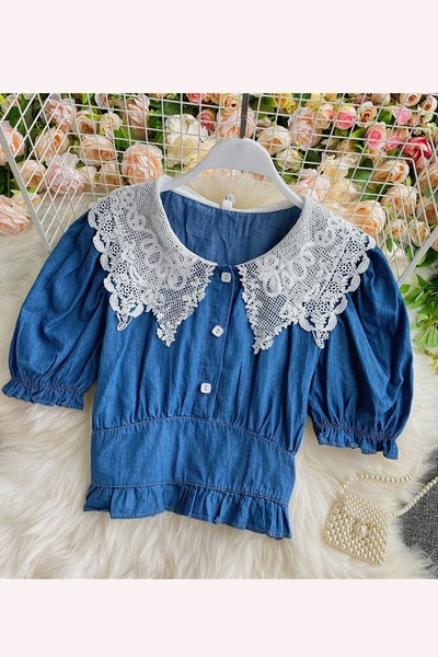 Praegune naiste lühike särk pitsi ja ovaalse kaelusega