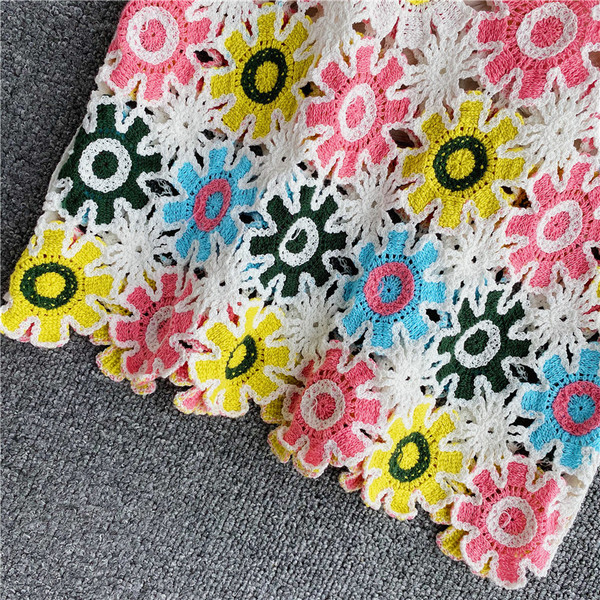 Modern női felső, széles modell ovális nyakkivágással