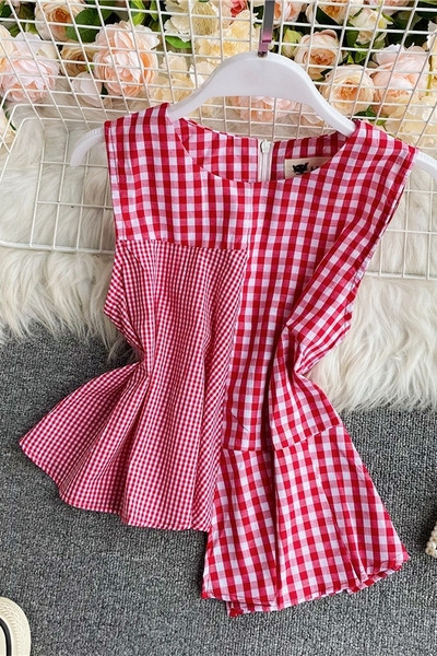 Női kockás felső aszimmetrikus modell ovális nyakkivágással