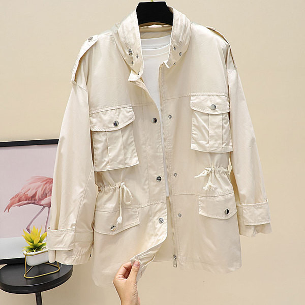 Taskute ja vöökoha lipsudega naiste kevadjope mitmes värvitoonis