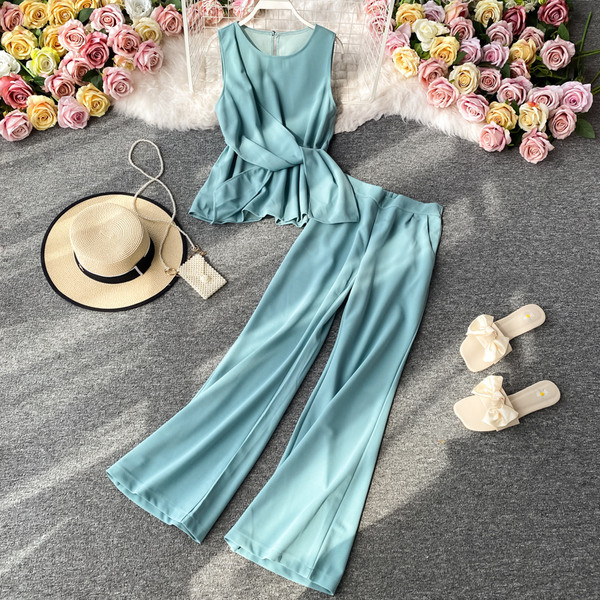 Modern női szett hosszú, széles nadrágból és felsőből