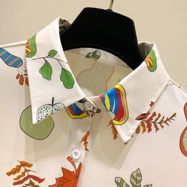 Krāsains sieviešu krekls ar klasisku apkakli un kabatu