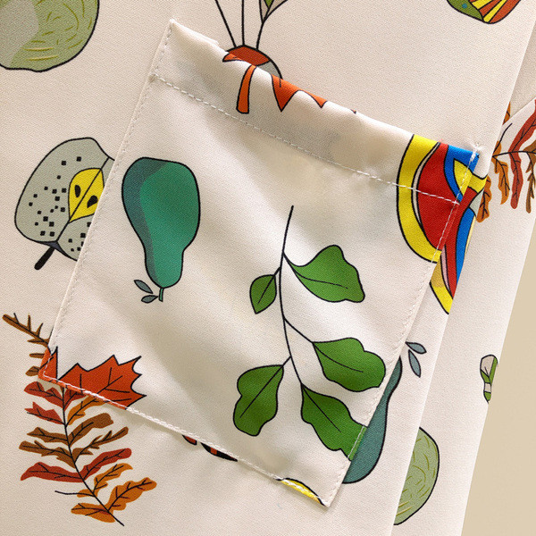 Krāsains sieviešu krekls ar klasisku apkakli un kabatu