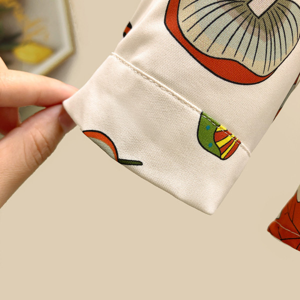 Krāsains sieviešu krekls ar klasisku apkakli un kabatu